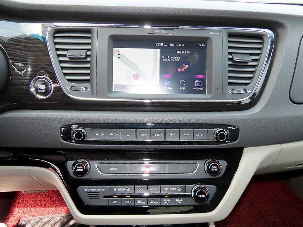 Kia Carnival — photo 13