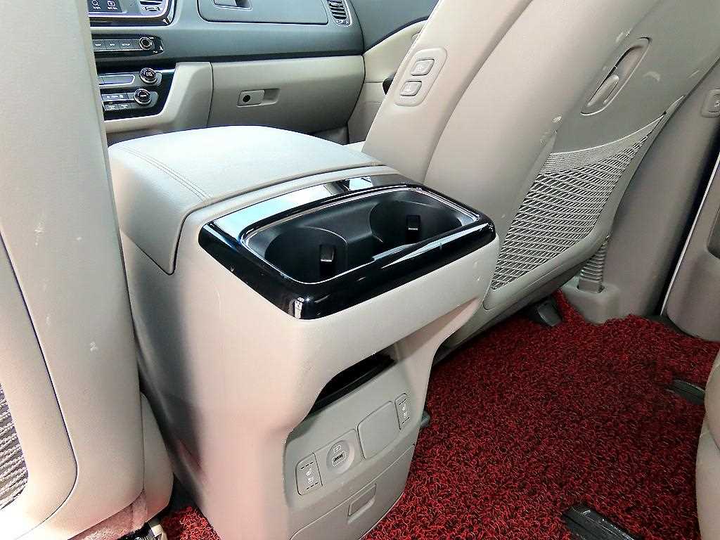 Kia Carnival — photo 16