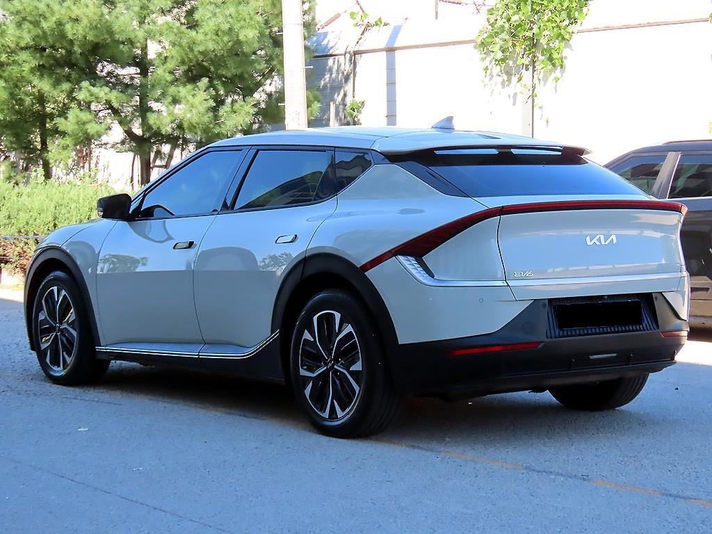 Kia EV6 — photo 03
