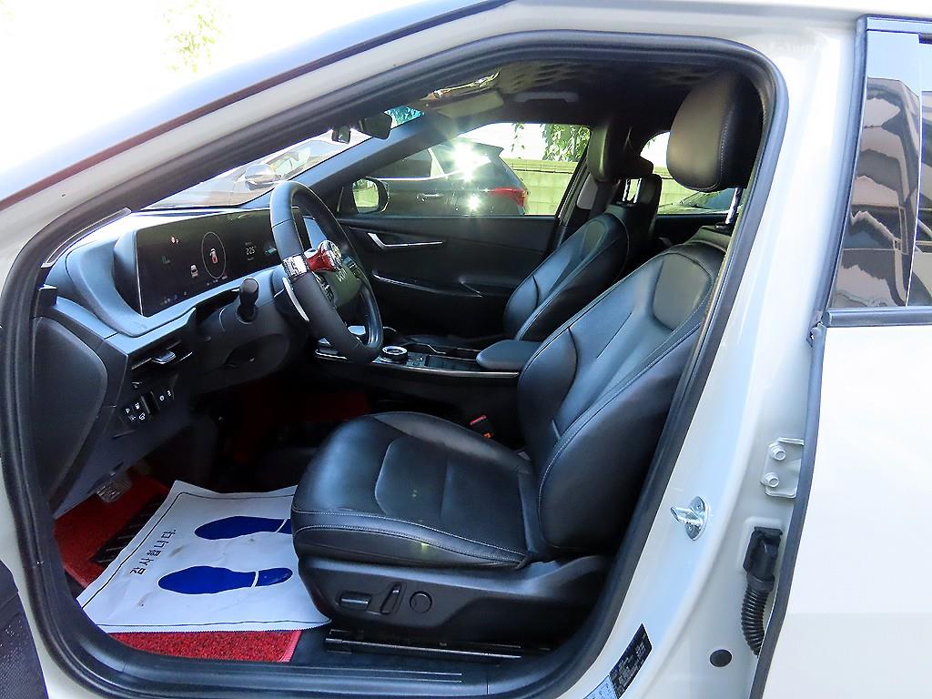 Kia EV6 — photo 05