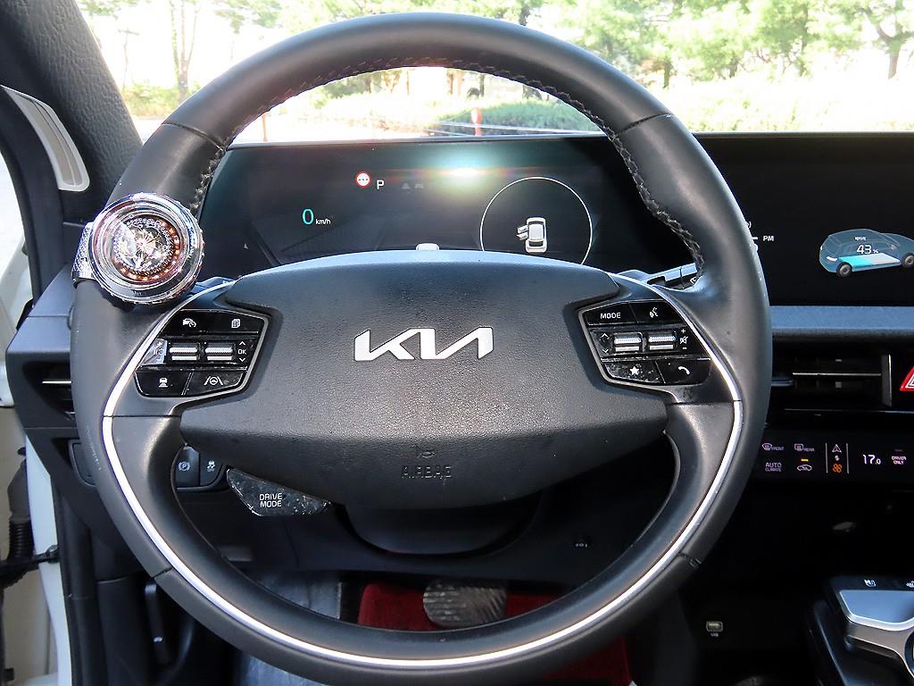 Kia EV6 — photo 08