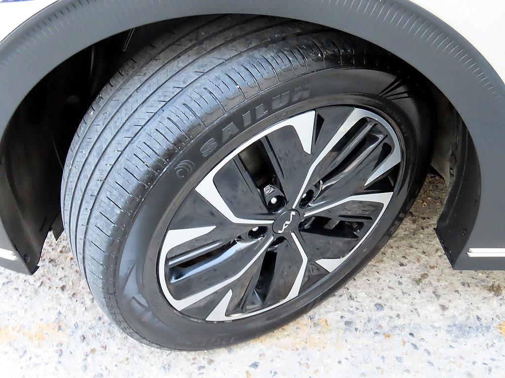 Kia EV6 — photo 20