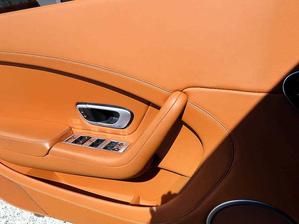 Bentley Continental — photo 11