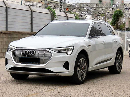 Audi e-tron — photo 01
