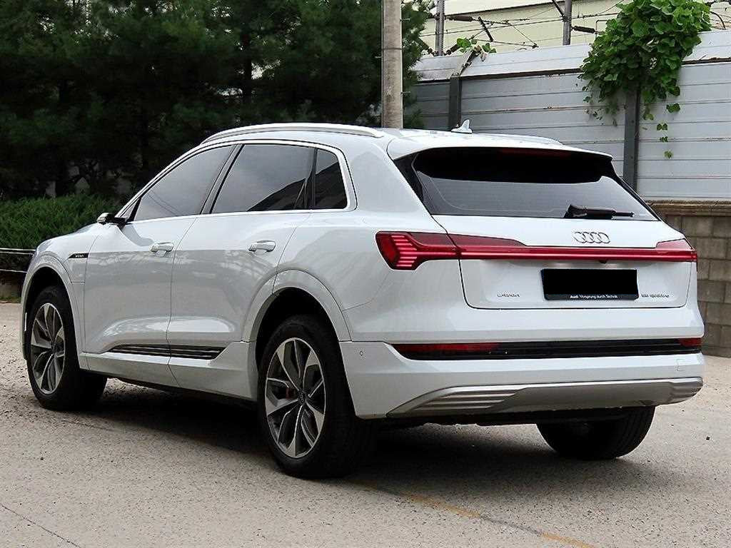 Audi e-tron — photo 03