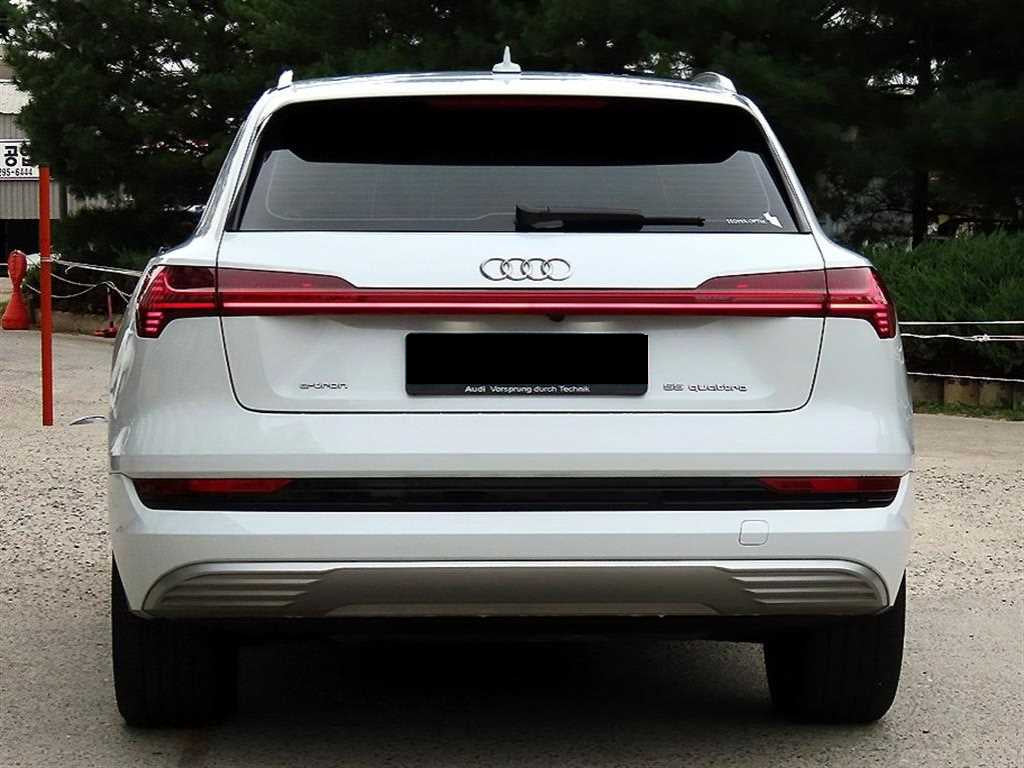 Audi e-tron — photo 04