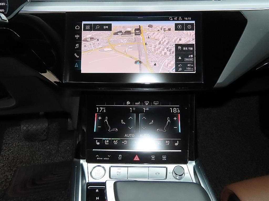 Audi e-tron — photo 13