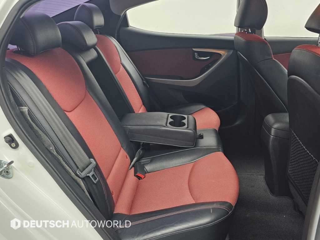 Hyundai Avante — photo 11