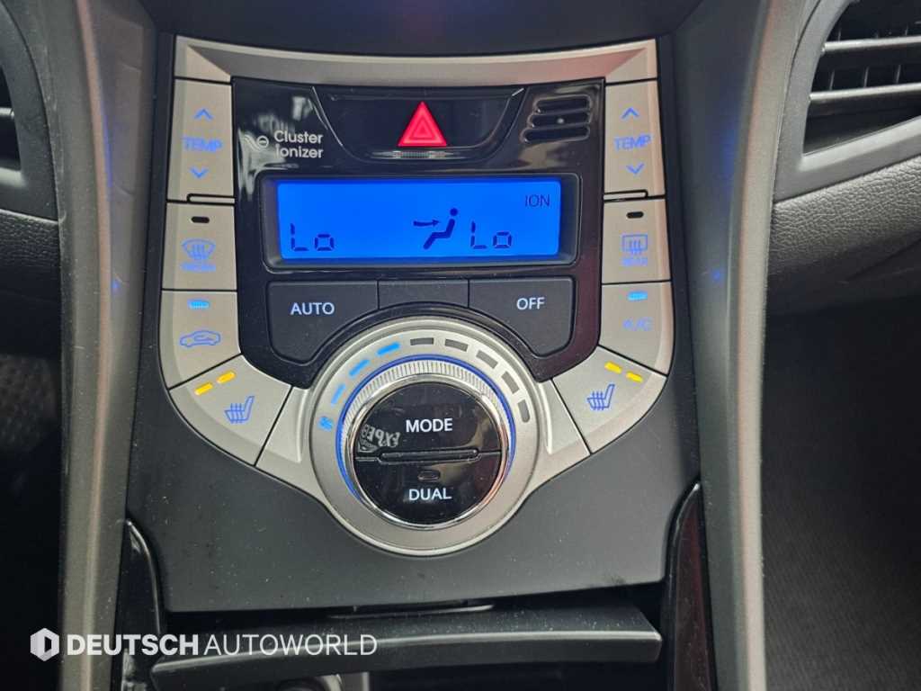 Hyundai Avante — photo 16