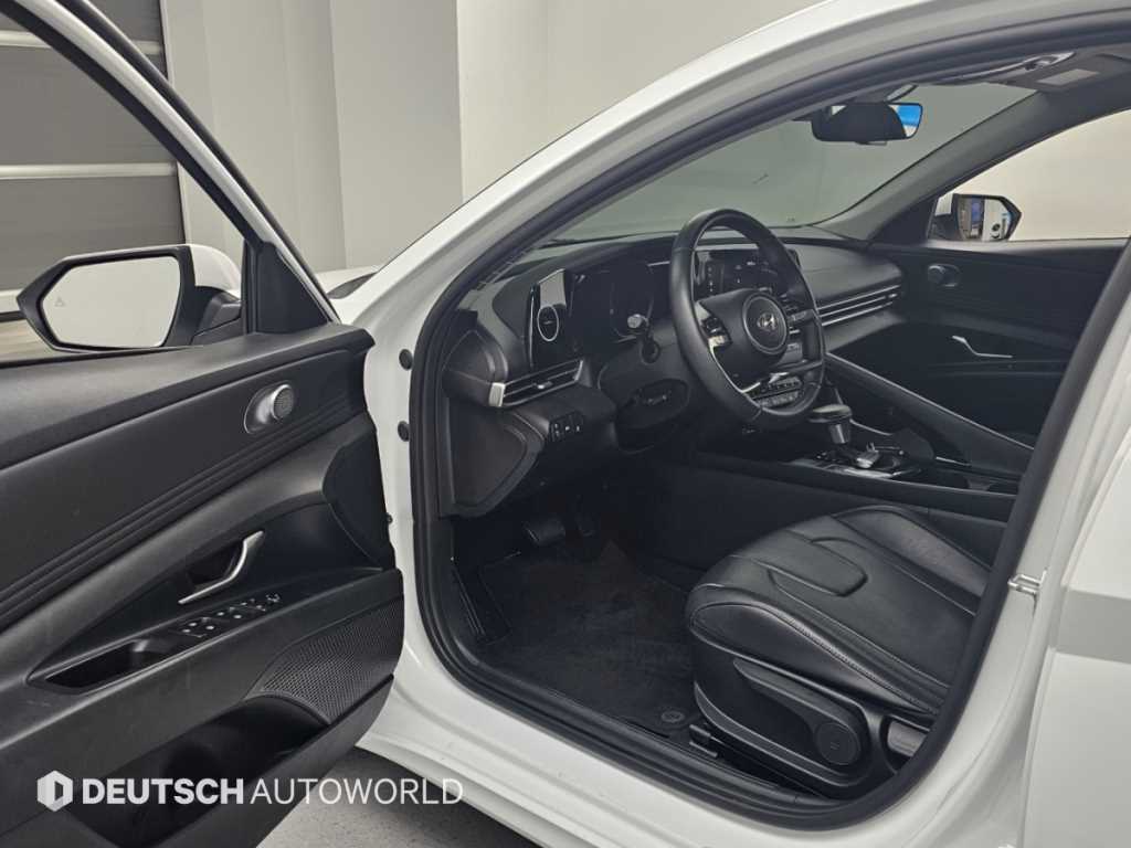 Hyundai Avante — photo 16