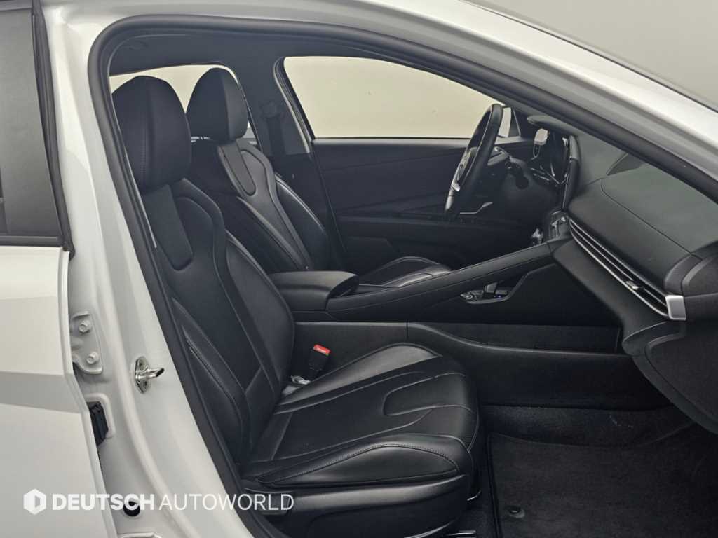 Hyundai Avante — photo 17