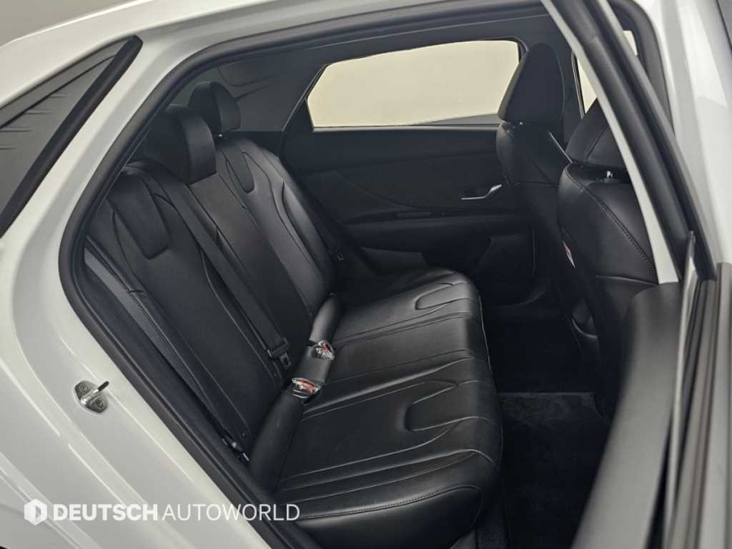 Hyundai Avante — photo 18
