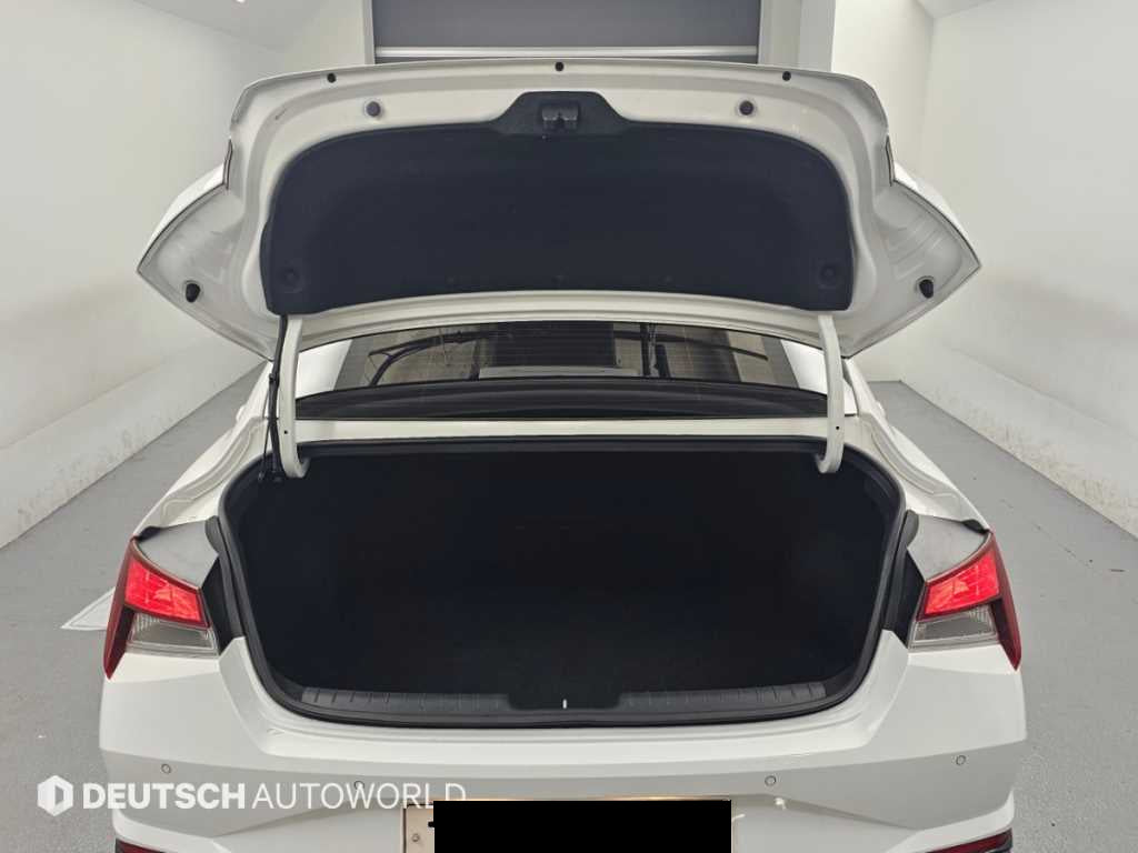 Hyundai Avante — photo 20