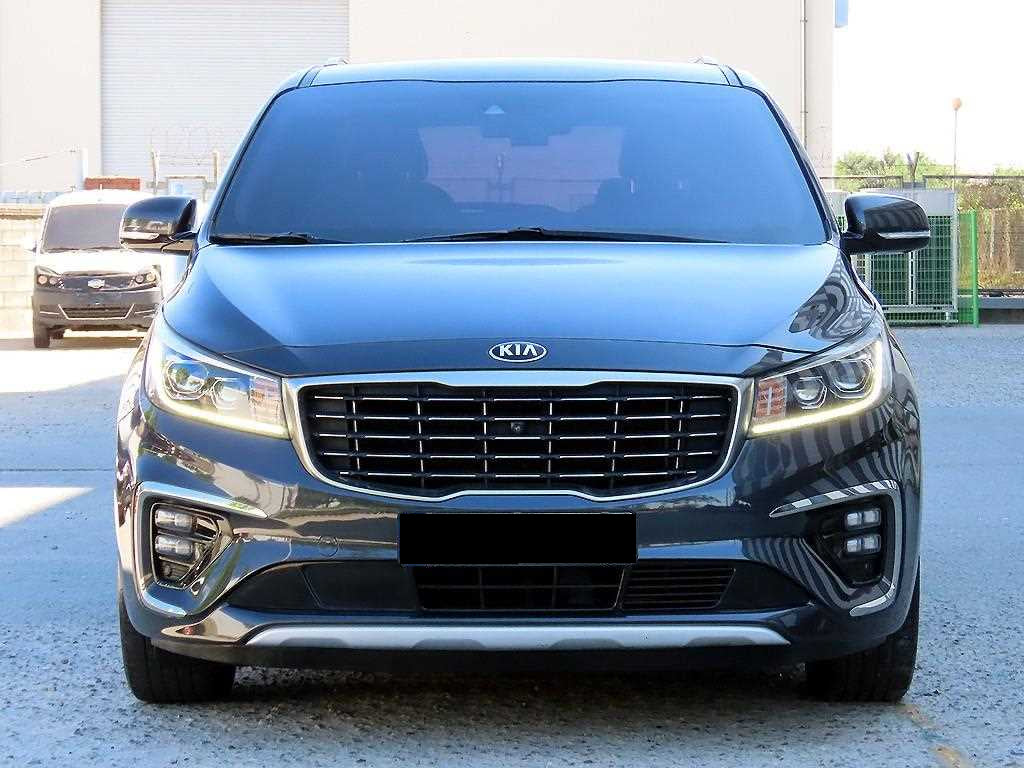 Kia Carnival — photo 01