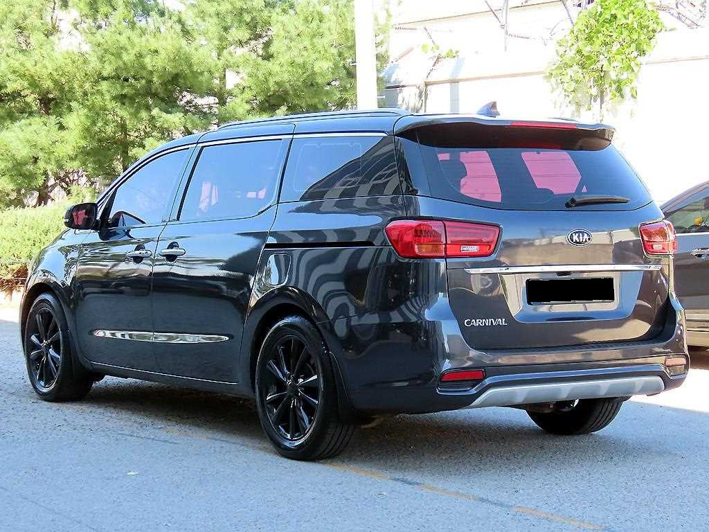Kia Carnival — photo 03