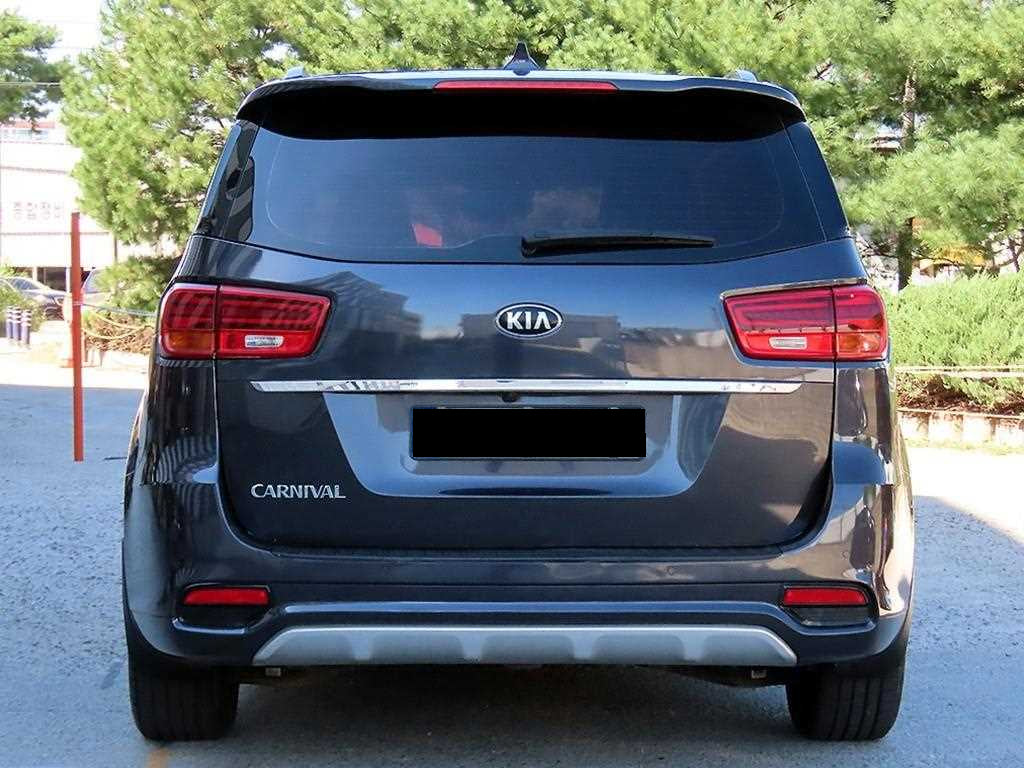Kia Carnival — photo 04