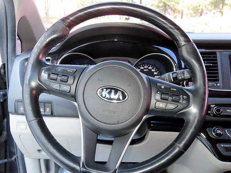 Kia Carnival — photo 09