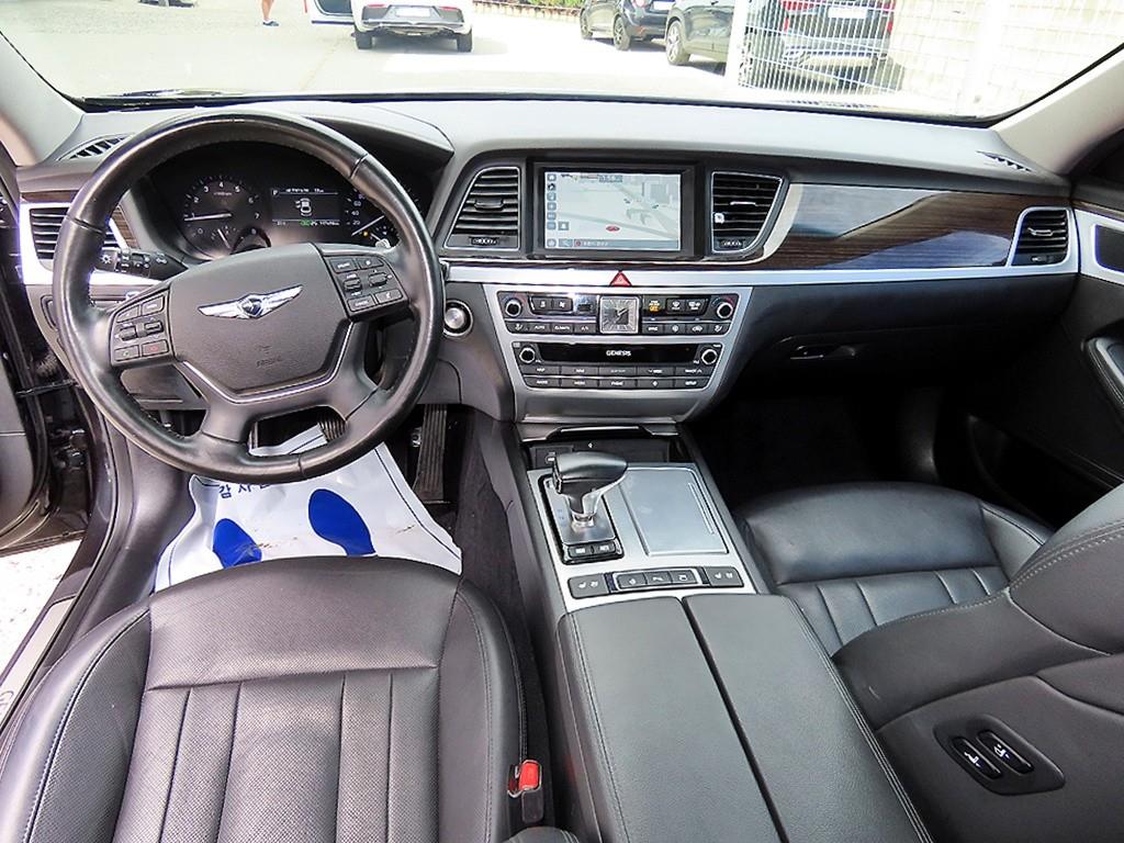 Genesis G80 — photo 07
