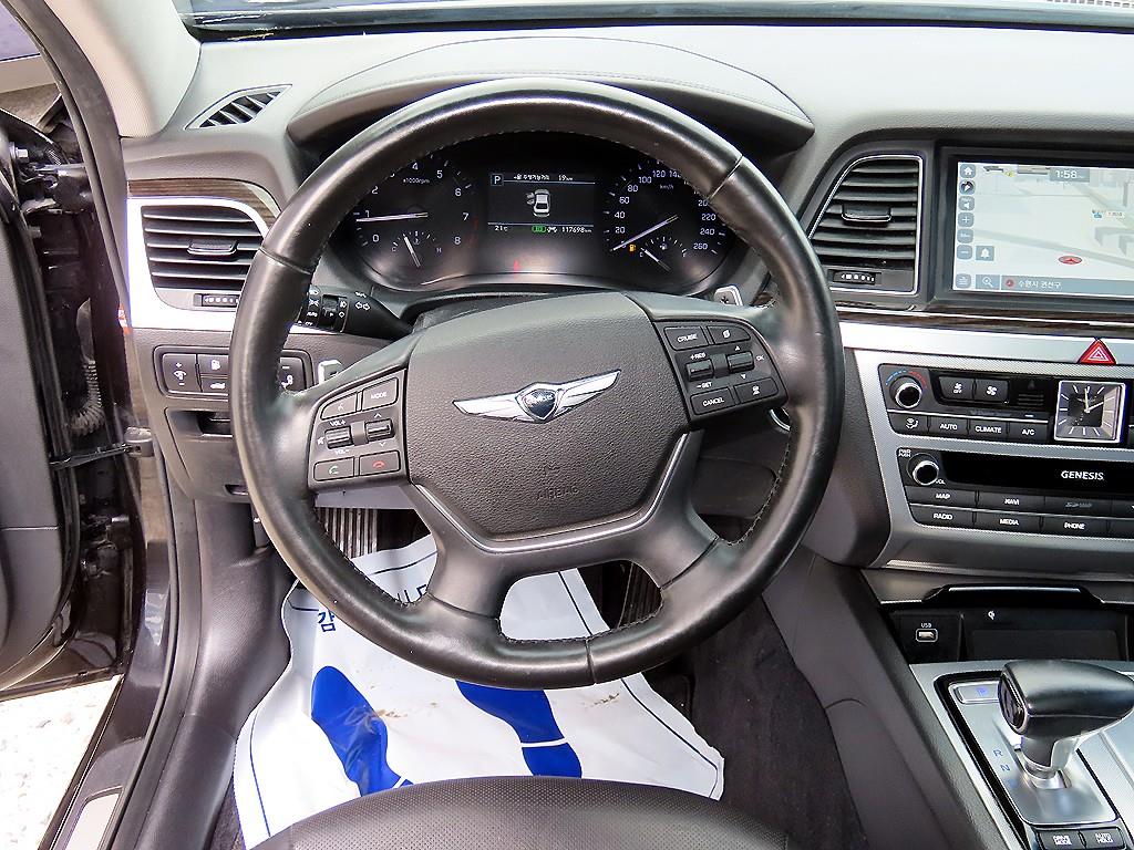 Genesis G80 — photo 08