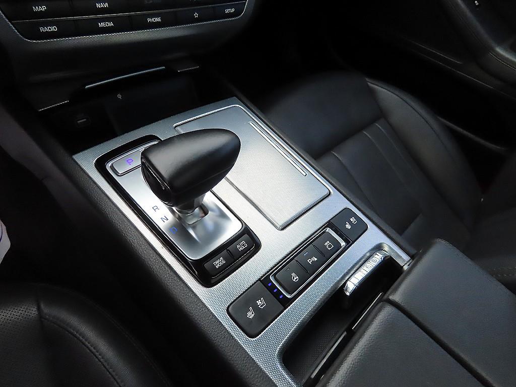 Genesis G80 — photo 10