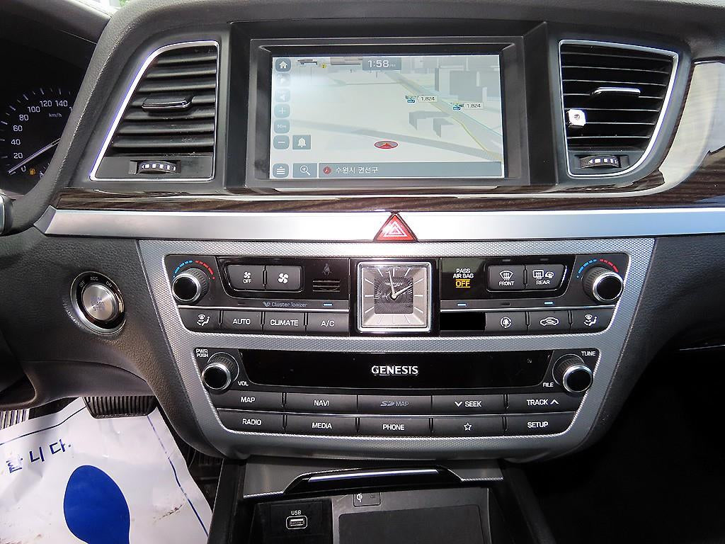 Genesis G80 — photo 13