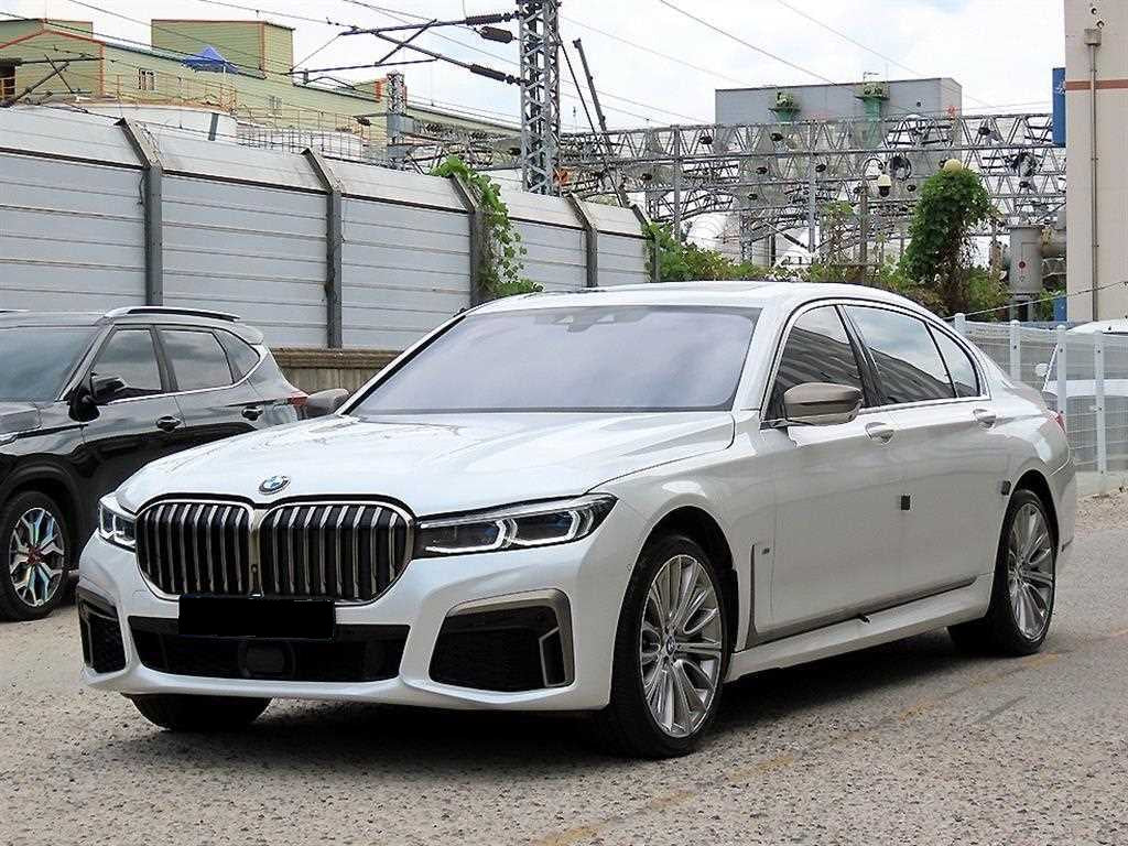BMW 7-Series — photo 02