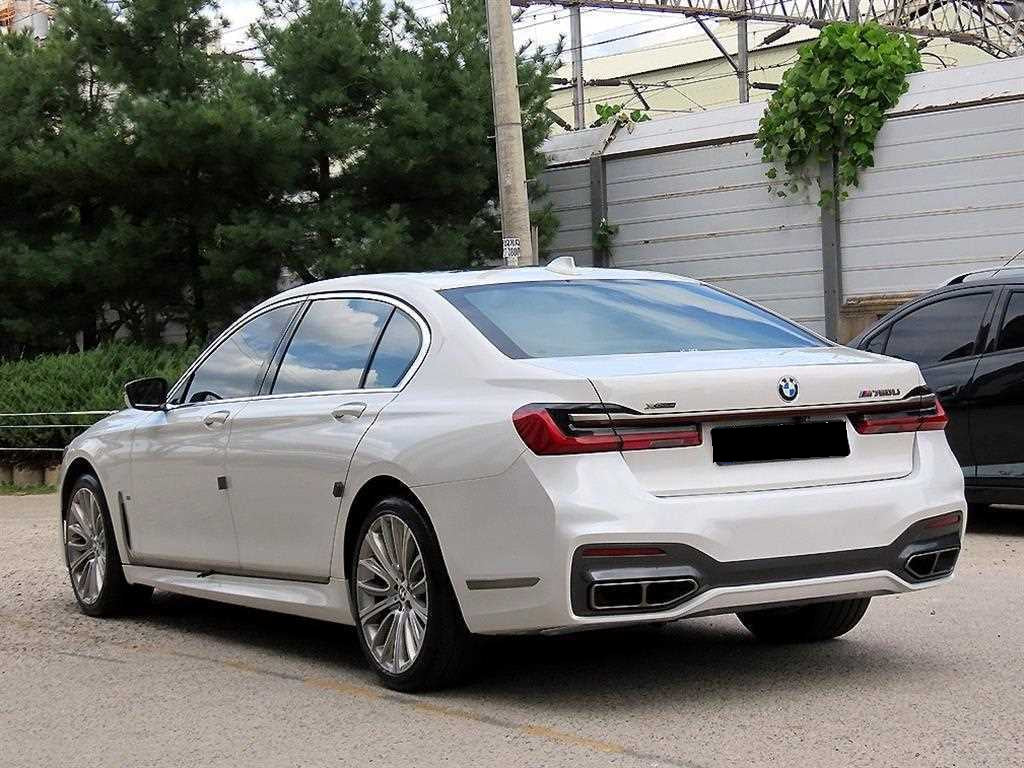 BMW 7-Series — photo 03