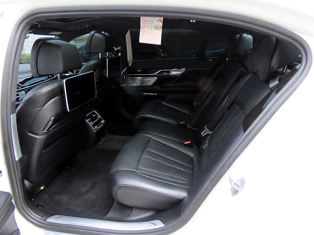 BMW 7-Series — photo 06