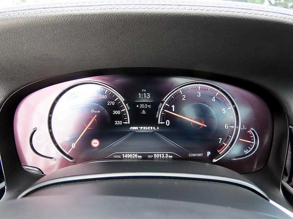 BMW 7-Series — photo 09