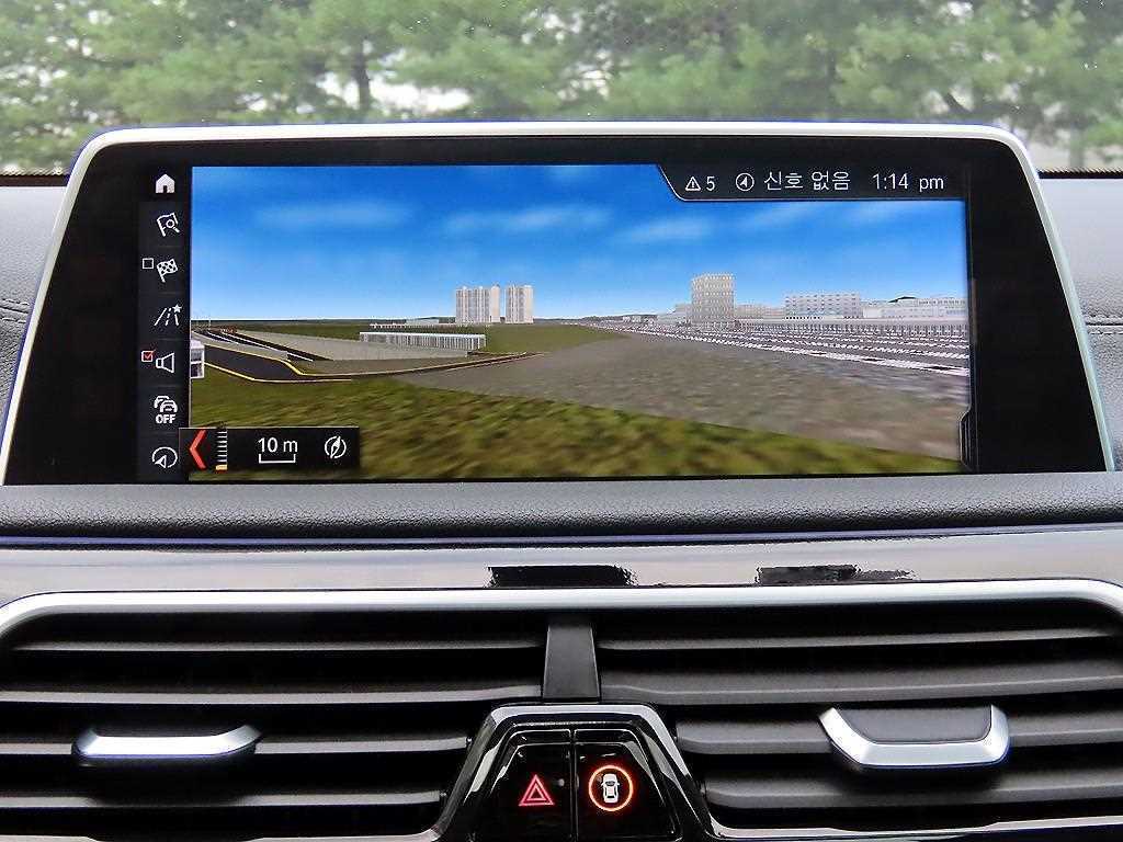 BMW 7-Series — photo 13