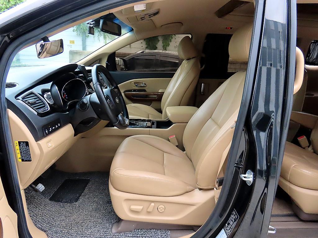 Kia Carnival — photo 05