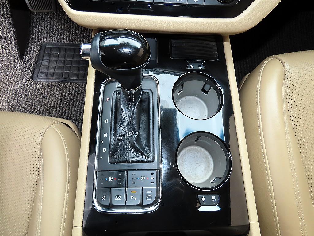 Kia Carnival — photo 11