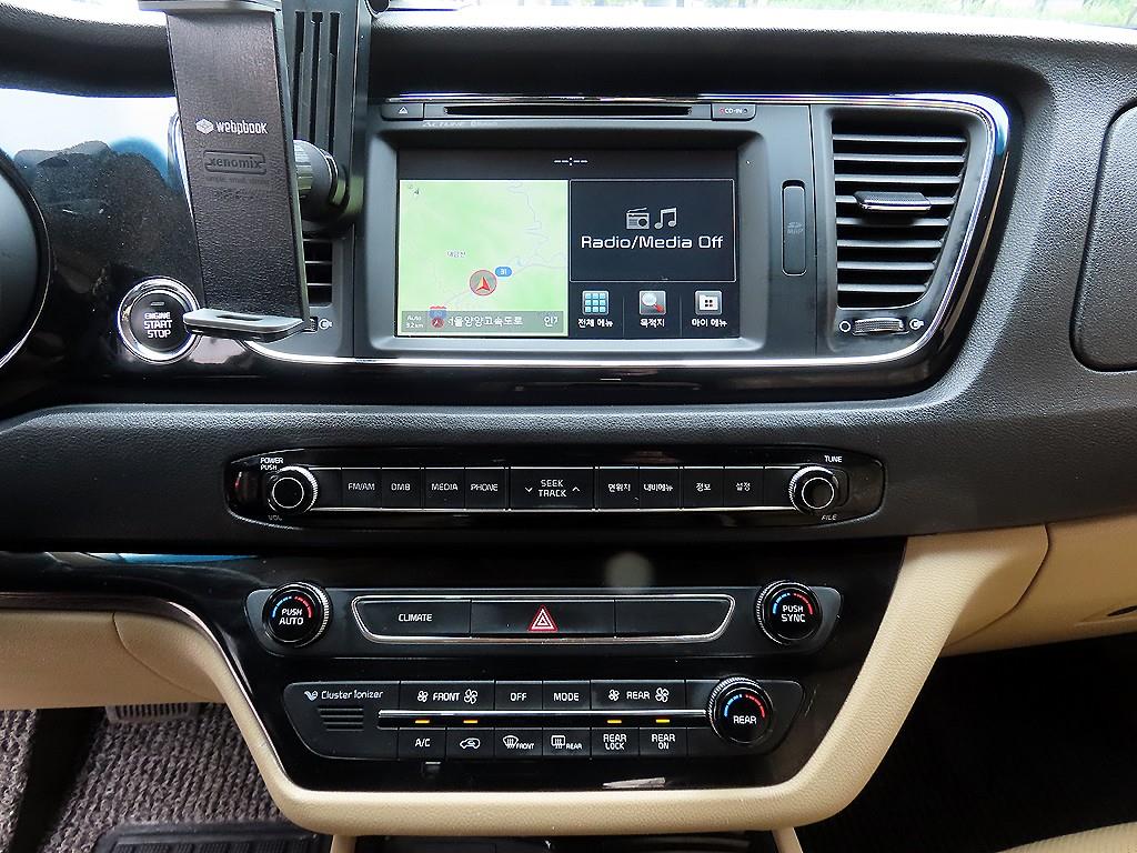 Kia Carnival — photo 12