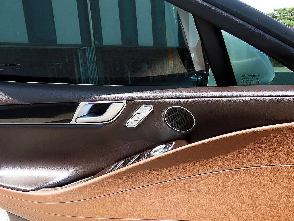 Genesis G80 — photo 11