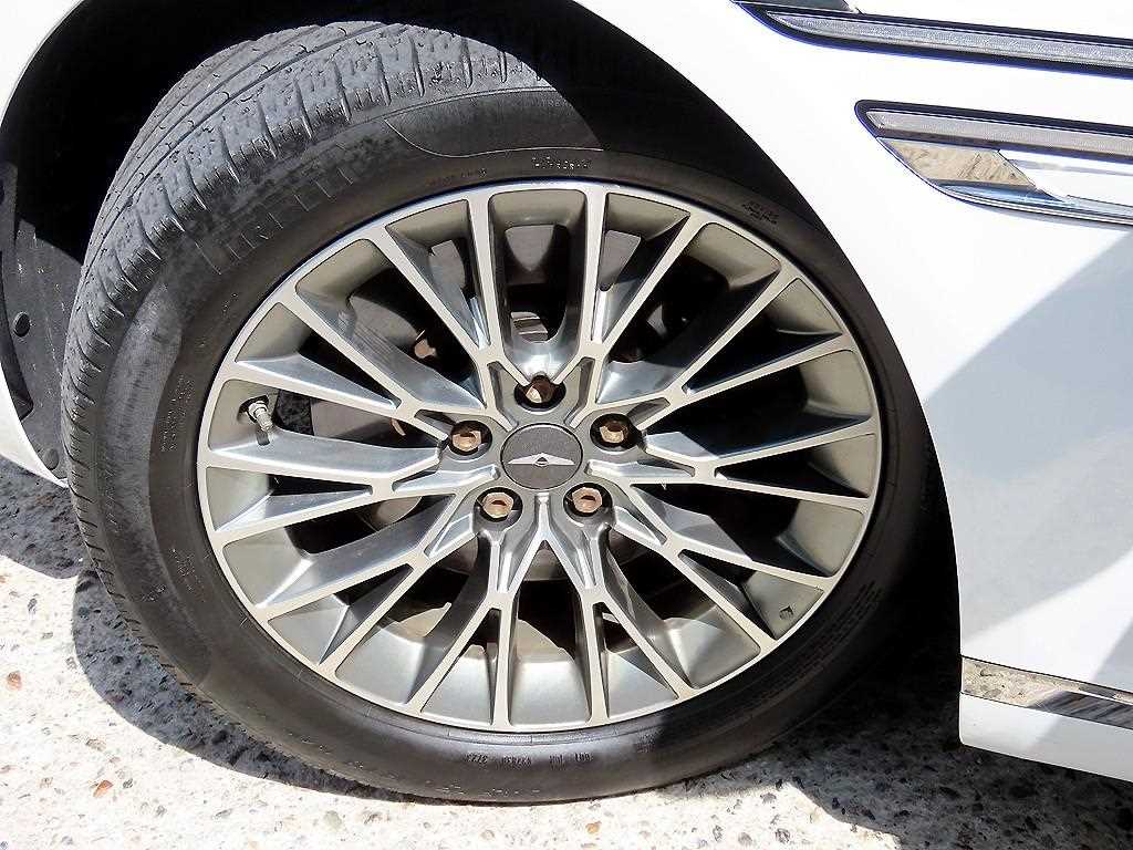 Genesis G80 — photo 20