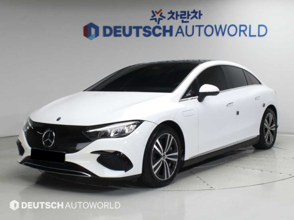 Mercedes-Benz EQE — photo 01