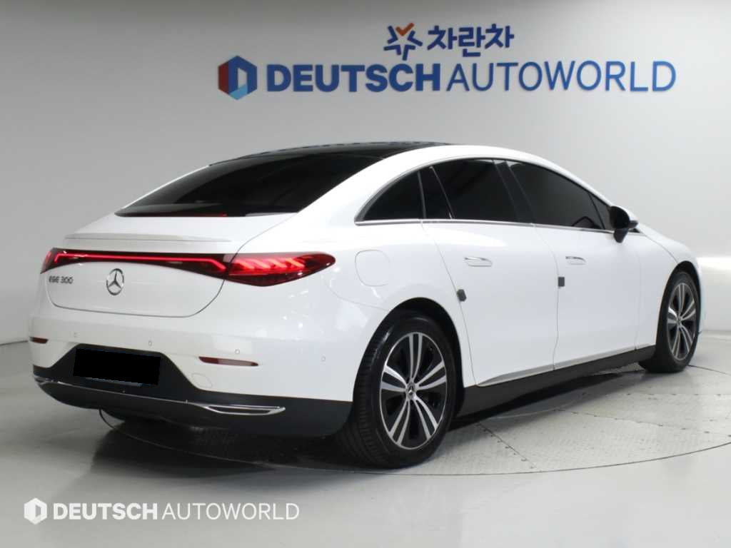 Mercedes-Benz EQE — photo 02