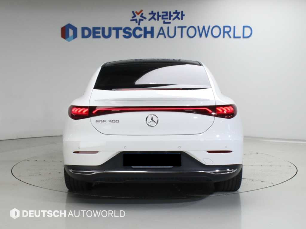 Mercedes-Benz EQE — photo 04