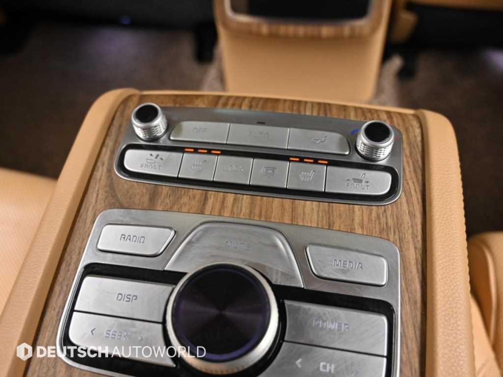 Kia K9 — photo 16