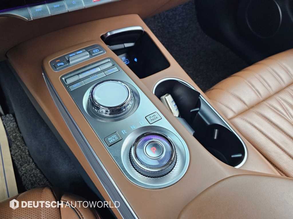 Genesis GV70 — photo 09