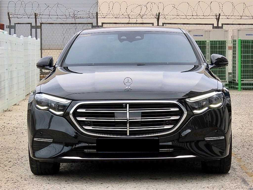 Mercedes-Benz E-Class — photo 01