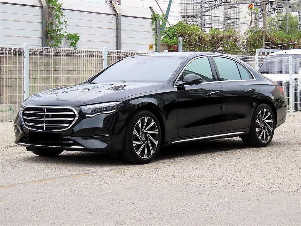 Mercedes-Benz E-Class — photo 02