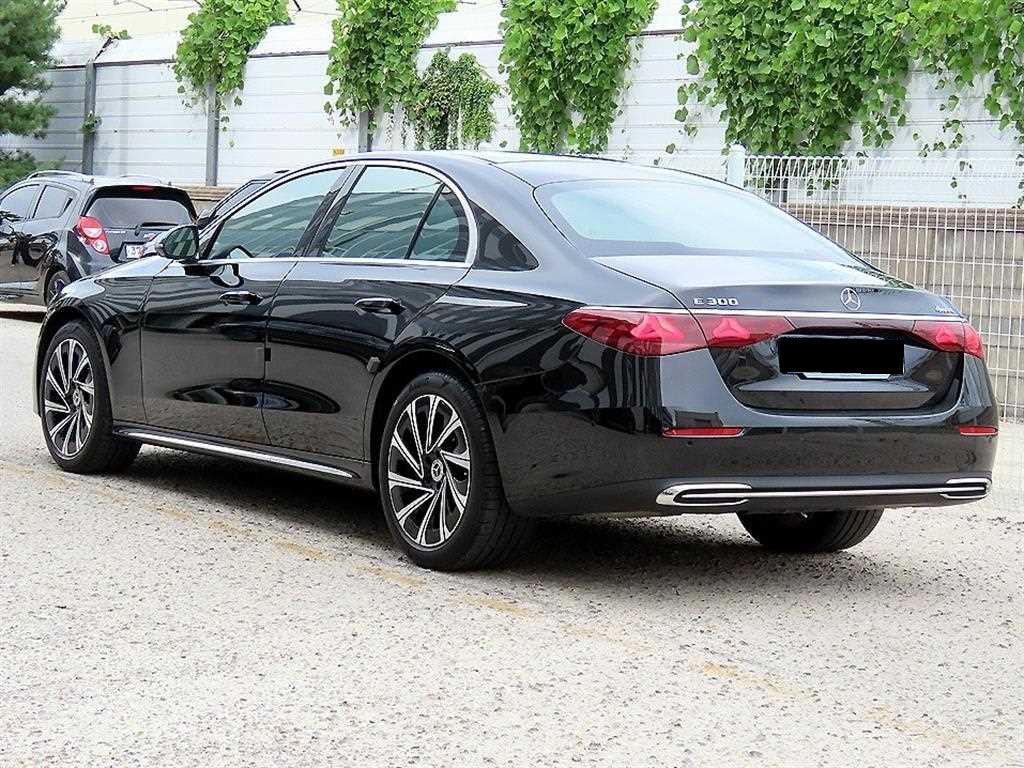 Mercedes-Benz E-Class — photo 03