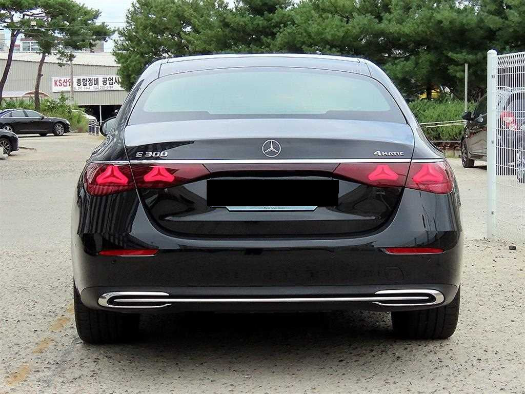 Mercedes-Benz E-Class — photo 04