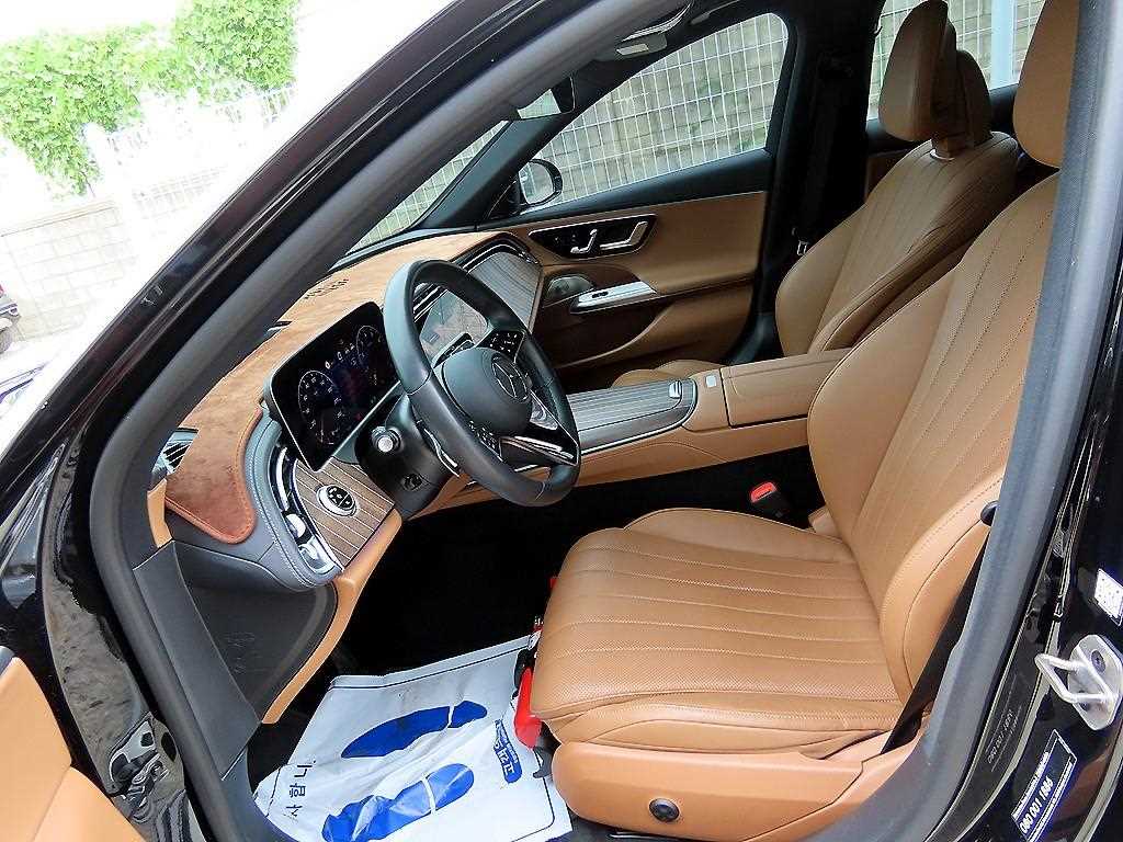 Mercedes-Benz E-Class — photo 05