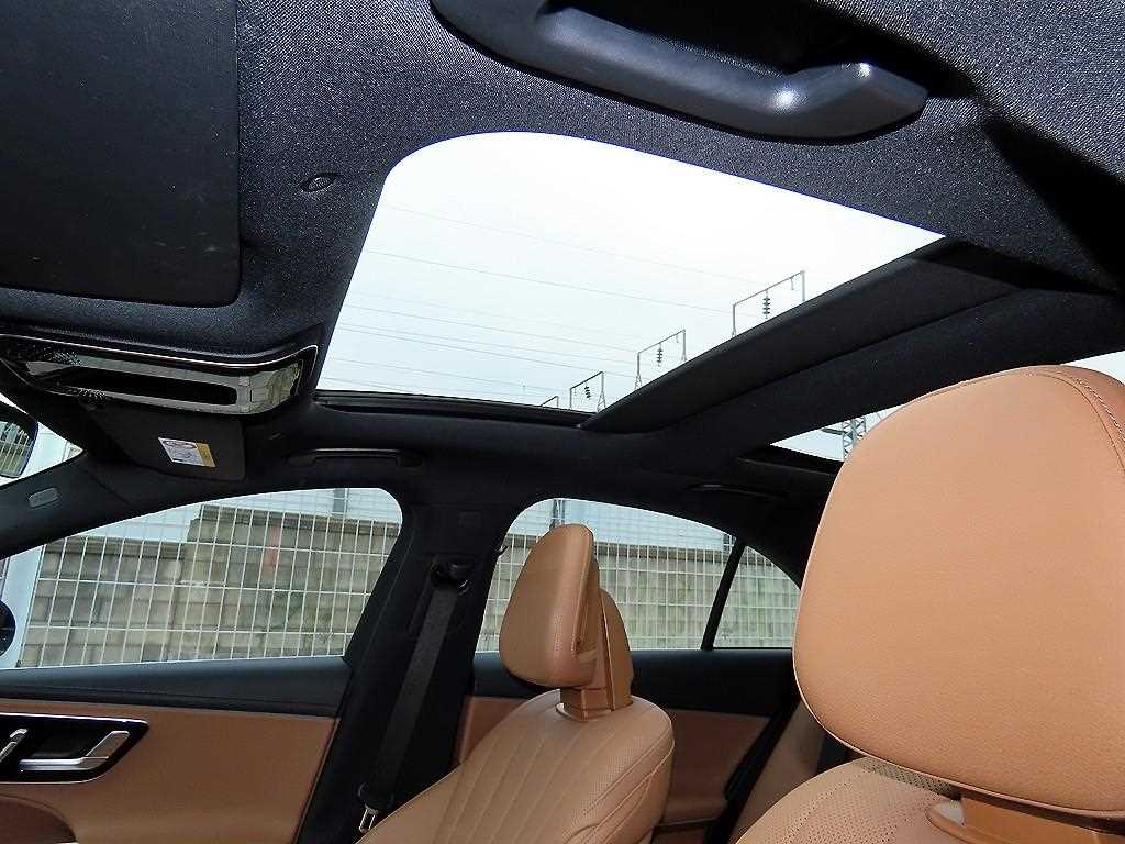 Mercedes-Benz E-Class — photo 17