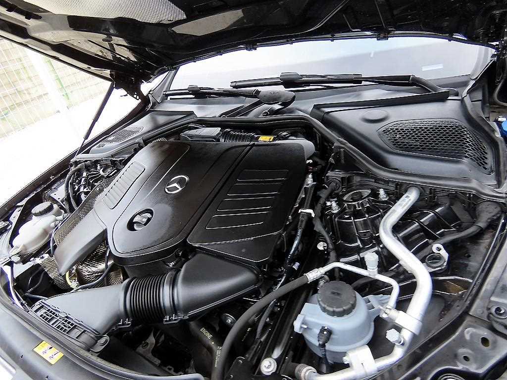 Mercedes-Benz E-Class — photo 19