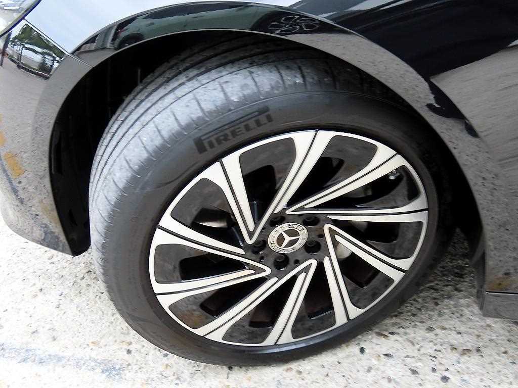 Mercedes-Benz E-Class — photo 20