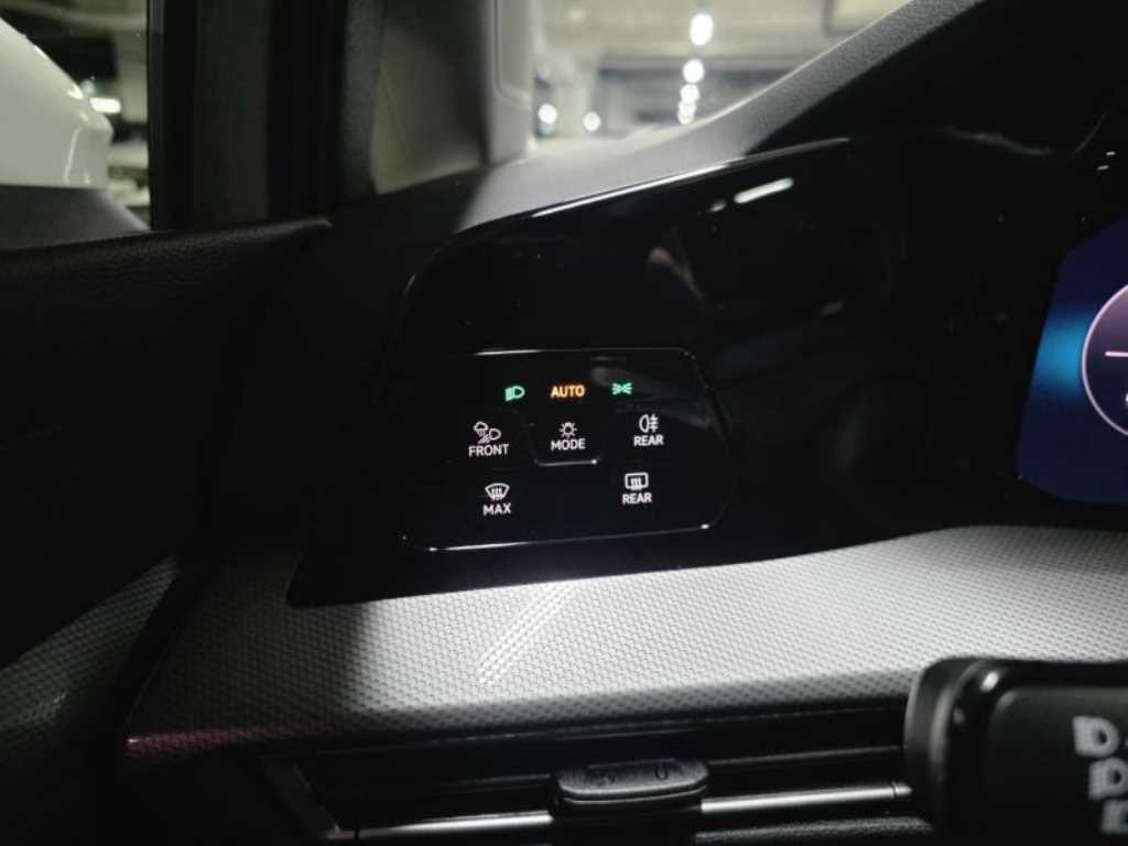 Volkswagen Golf — photo 12