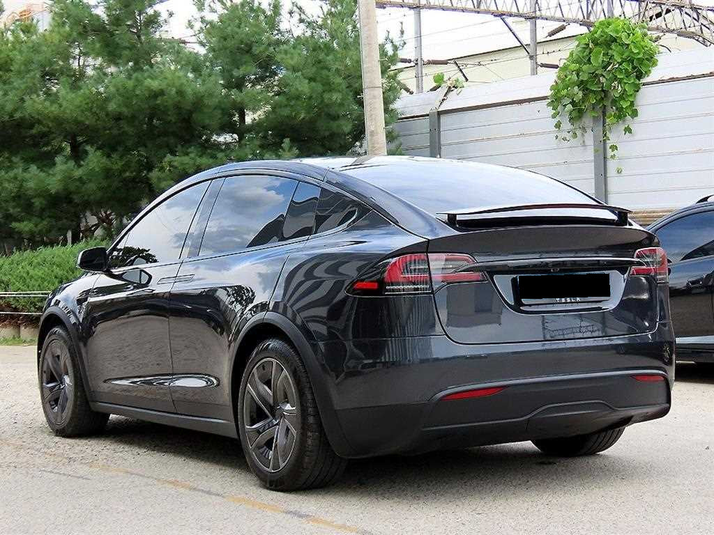 Tesla Model X — photo 03